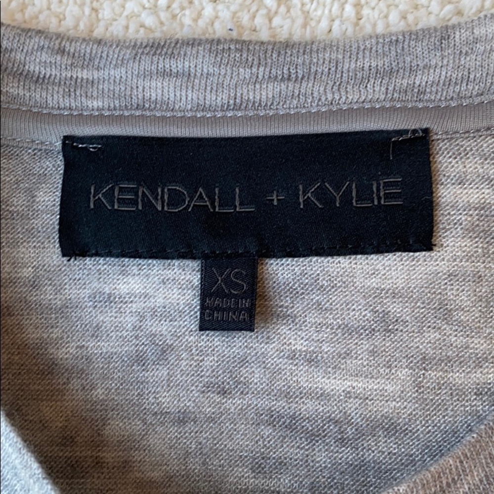 Kendall + Kylie Knotted Long Sleeve Cropped Tee - Picture 9 of 10